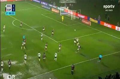 آبگرفتگی شدید در چمن یک بازی لیگ برتری در برزیل