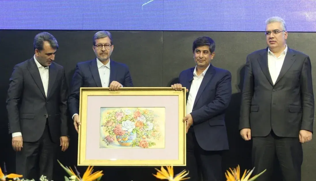 تقدیر از مدیرعامل فولاد مبارکه به پاس نقشآفرینی در بازسازی و بازگشت به مدار تولید در ۴۵ روز