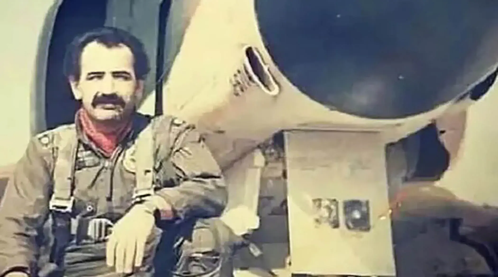 خلبان محمود اسکندری؛ مردی که مرگ از او گریزان بود