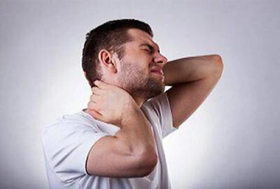 شکستن قولنج گردن؛ آرامش چندثانیهای یا آسیب پنهان مغز؟