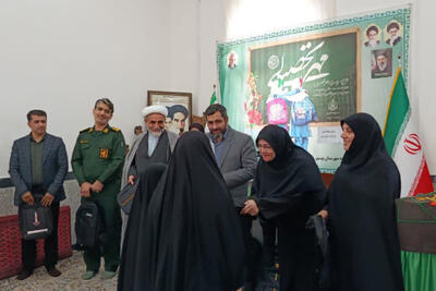 ۲۰۰ بسته مهر تحصیلی بین دانشآموزان کمبرخوردار خلیلشهر توزیع شد
