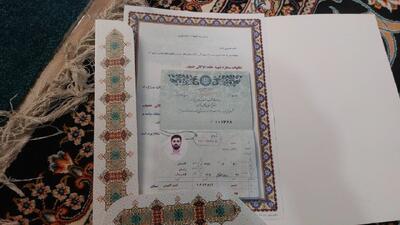  یادگار هویت در دستان مادر شهید اکاتی