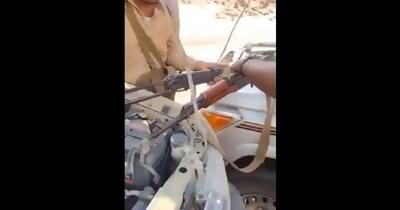 ترفند عجیب برای روشن کردن خودرو؛ باتری به باتری با کلاش!