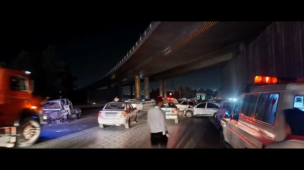 تصادف زنجیرهای در محور زرینشهر - فولادشهر ۱۴ مصدوم برجا گذاشت