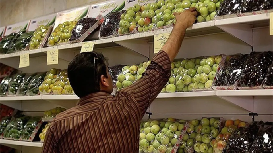 میوه چرا گران است؟