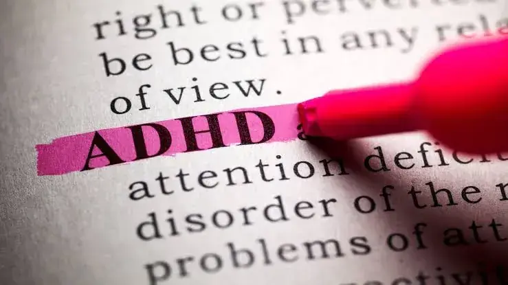 علائم بیماری ADHD چیست؟ نشانه‌هایی که باید بشناسید