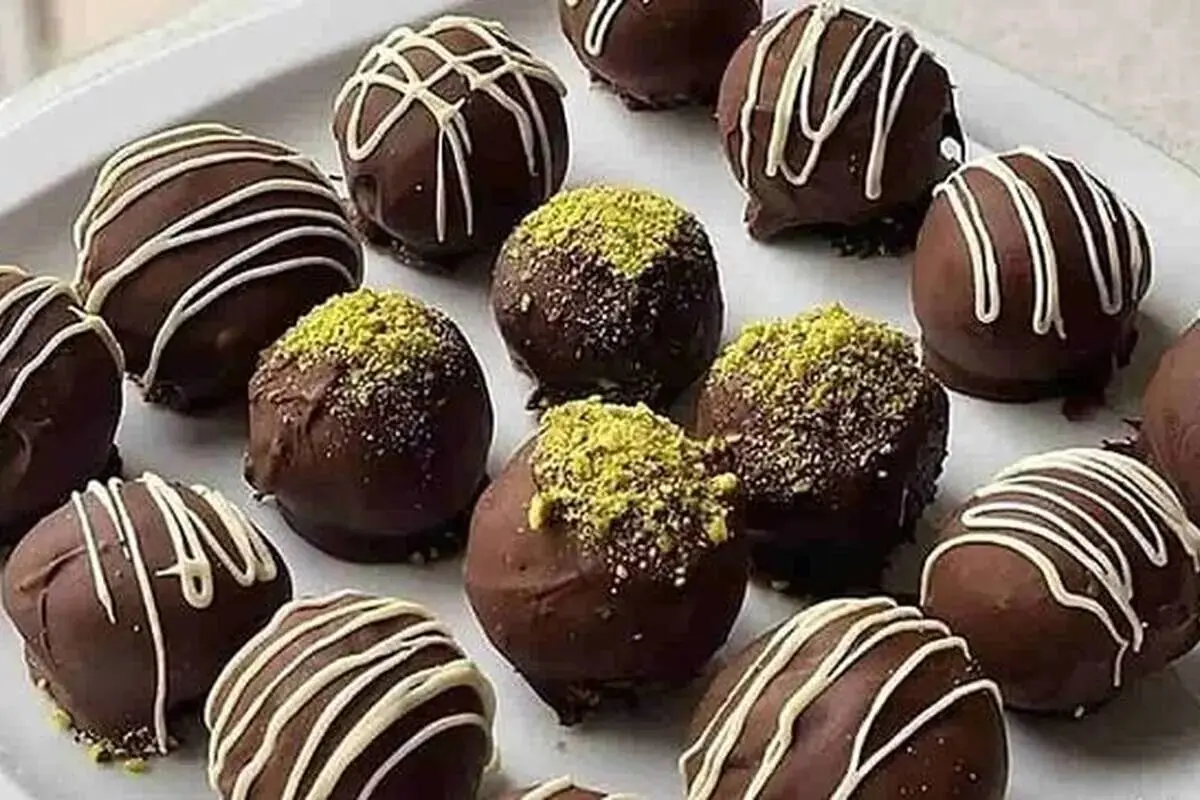 این شیرینی فقط بیسکویت ساقه طلایی، شیر، موز و پودر کاکائو می‌خواهد