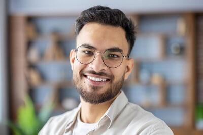 چطور لبخند باعث افزایش اعتماد به نفس میشود؟