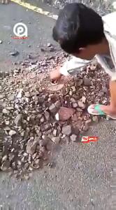  خنثی سازی مین با دست خالی و بدون تجهیزات توسط یمنی‌ها +فیلم