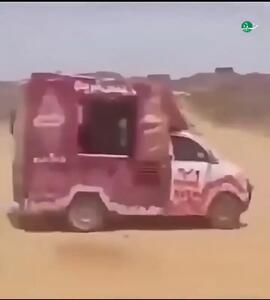  ویدئو وایرال شده از حضور یک ماشین بستنی‌فروشی در جبهه‌های نبرد در یمن + فیلم