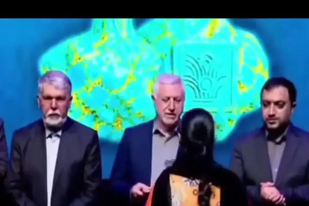  بی‌حجاب شدن ناگهانی یک خانم روی آنتن زنده شبکه خبر