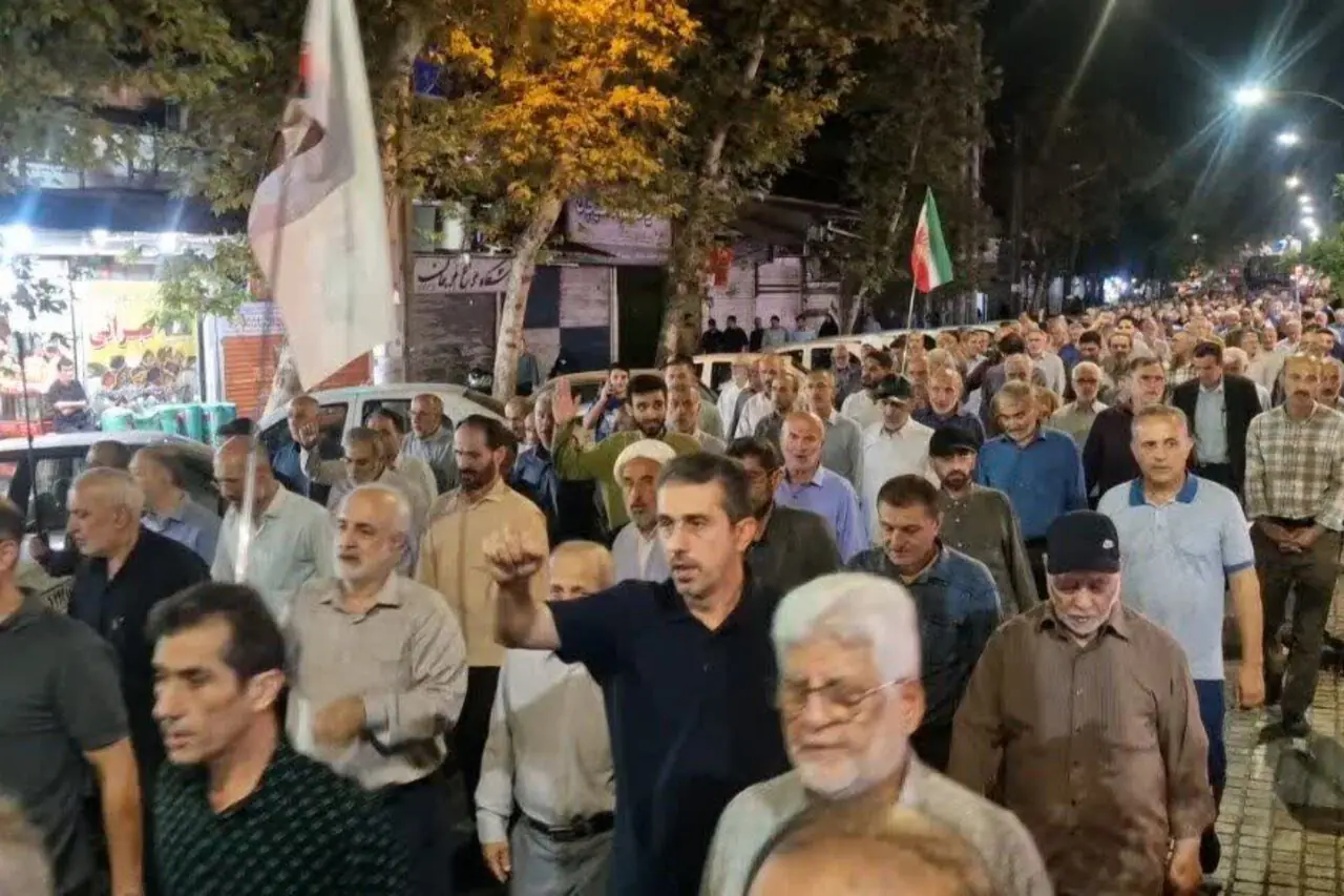 حمایت مردم لاهیجان از مجاهدان یمنی در صدو نود و هشتمین راهپیمایی شبانه