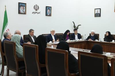 عارف: زنان در جنگ اقتصادی میدانداری کنند