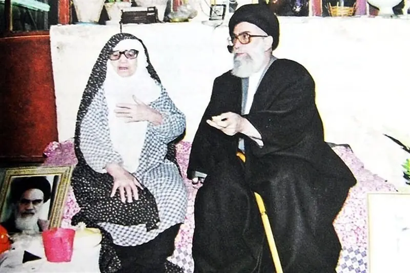 خاطرات رهبر شهید از بیاعتنایی پدر و مادر به زخارف دنیایی - تسنیم