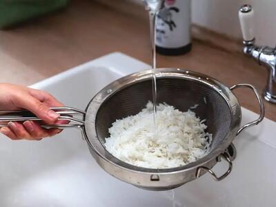 روش صحیح آبکش کردن برنج برای یک برنج مجلسی و خوشدانه