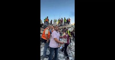 فرو ریختن ساختمان مسکونی در غزه؛ ۸ شهید و دهها مفقود