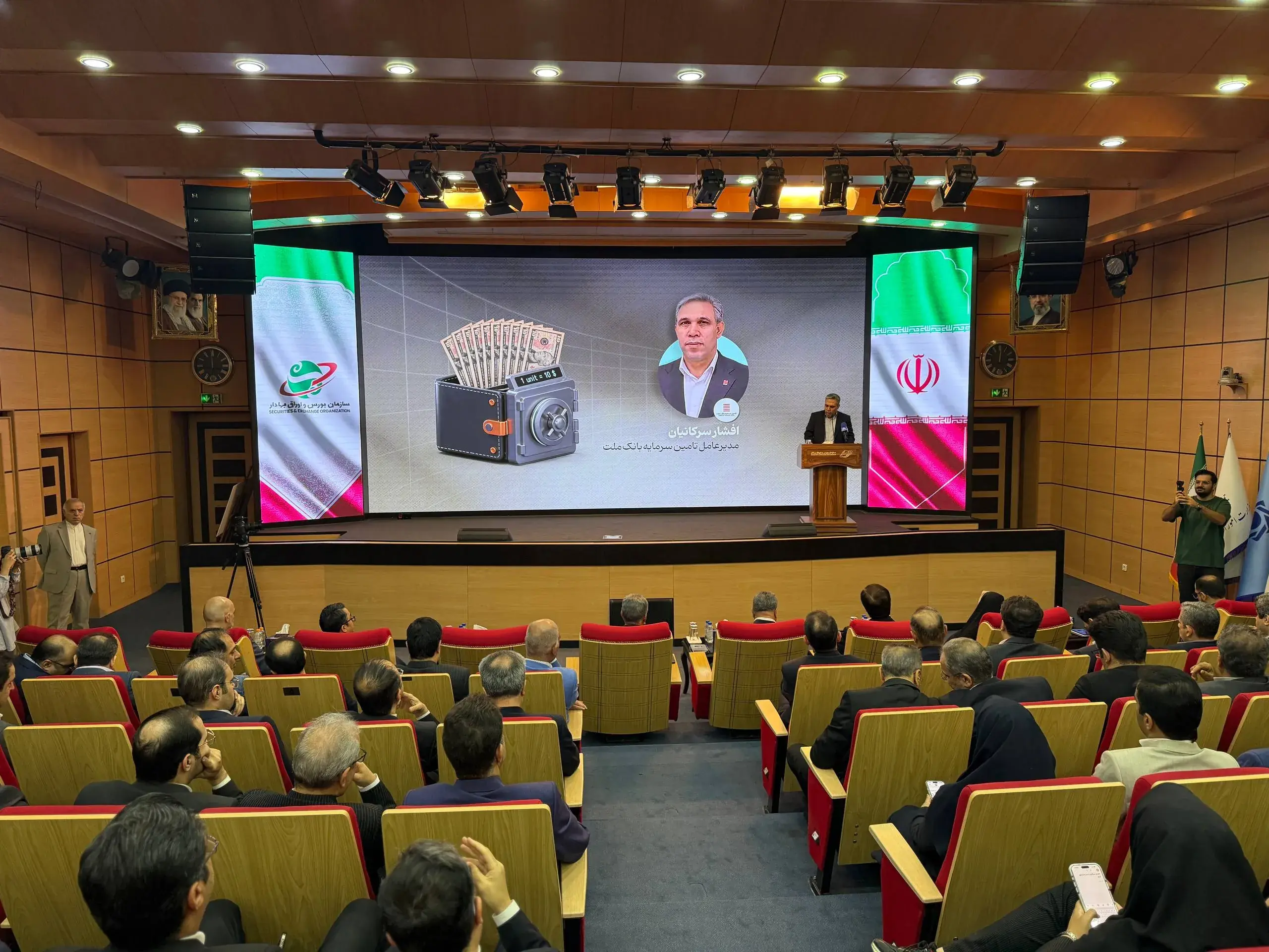  ۱۶۰ شعبه بانک ملت آماده پذیره‌نویسی صندوق ارزی