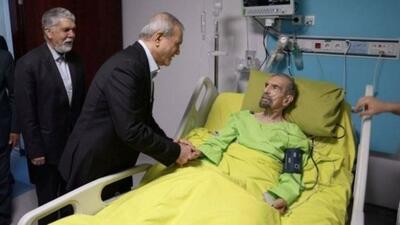  پزشکیان به عیادت موسوی گرمارودی رفت