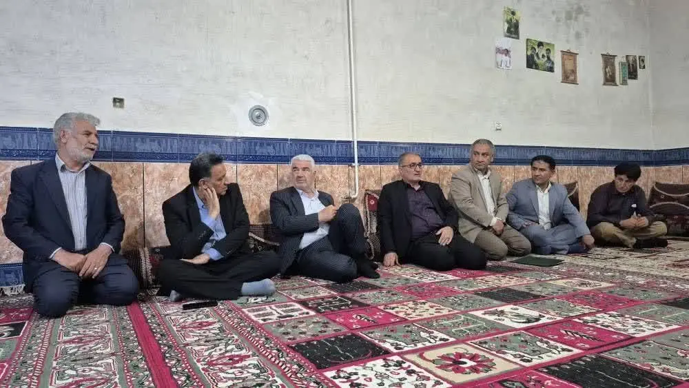  استاندار کهگیلویه‌وبویراحمد:خدمت به خانواده شهدا در اولویت برنامه‌های دولت است