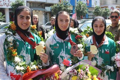  مردم قائمشهر از قهرمانان کاراته آسیا به گرمی استقبال کردند