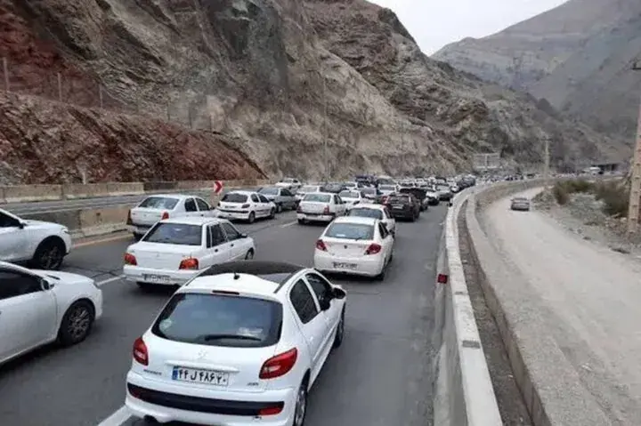 جاده چالوس و آزادراه تهران-شمال یکطرفه شد