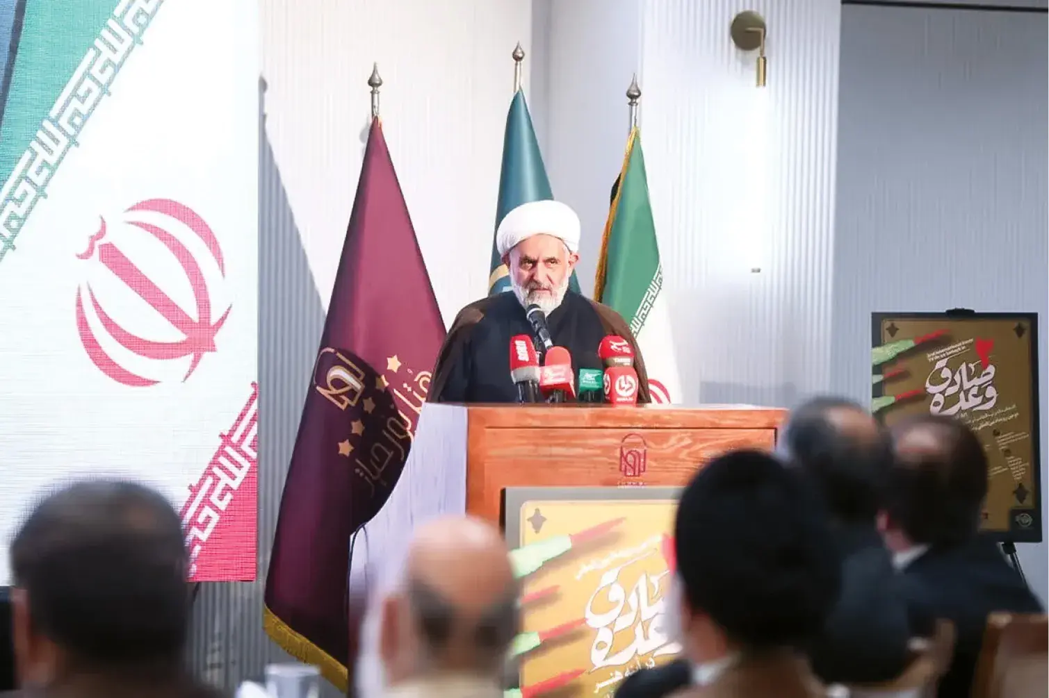 باید به جنگ ادراکی دشمن پاتک هنری زد
