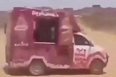  ببینید | ماشین بستنی‌فروشی وسط میدان نبرد یمن سوژه شد