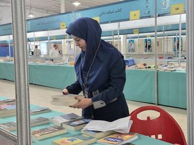 خرید ۴۰۰ نسخه کتاب برای کتابخانههای عمومی کردستان در دهمین نمایشگاه کتاب استان