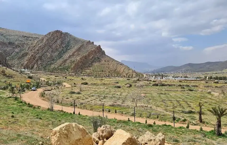تحویل خط برق ۲۰کیلوولت بام سبز شیراز انجام شد/ساخت پیست دوچرخهسواری و مسیرهای پیادهروی در باغ زندگی