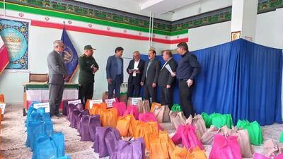 توزیع ۴۲۰ بسته لوازمالتحریر بین مددجویان کمیته امداد نمین