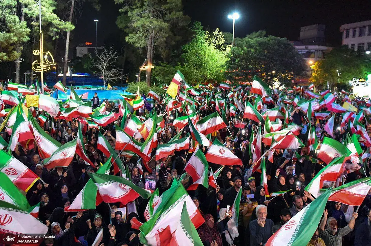 ۲۰۰ شب پای کار ایران؛ روایت حضور شبانه مردم در حمایت از کشور + فیلم