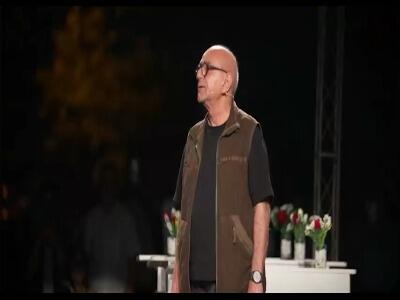 حضور و غیاب نمادین دانش آموزان شهید میناب توسط پرویز پرستویی در مراسم گرامیداشت روز سینما | آخرین خبر