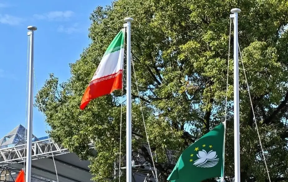 اهتزاز پرچم ایران در دهکده بازیهای آسیایی ناگویا +عکس