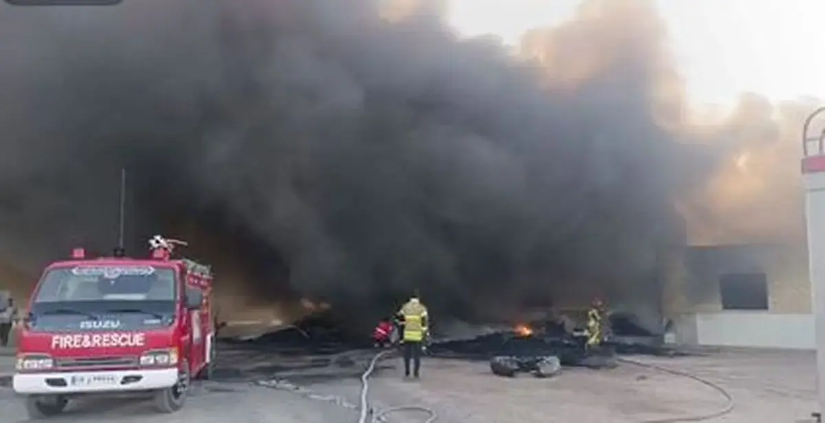 حریق گسترده در کارخانه بازیافت میبد مهار شد