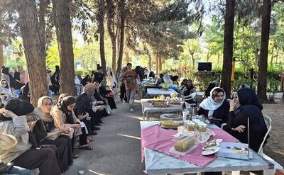 جشنواره کیک و شیرینی با طعم پسته در بوئینزهرا برگزار شد