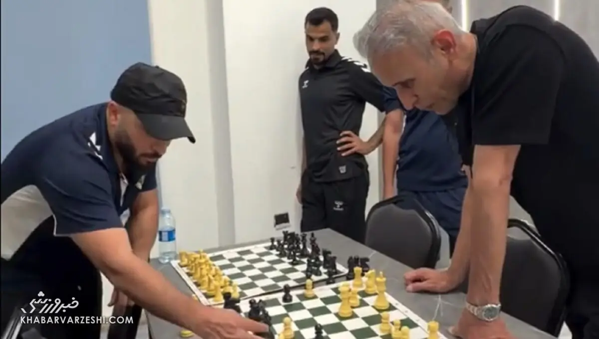 ویدیو| شطرنج بازی کردن گل محمدی قبل نشست خبری!