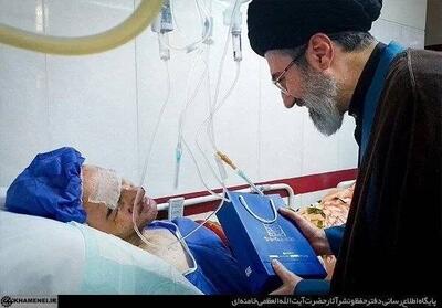 عکس/ عیادت رهبر انقلاب از جانبازان پیجری حزبالله لبنان