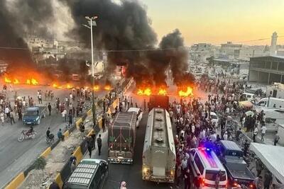 ادامه اعتراضات در سوریه؛ پرچم دولت جولانی در عینالعرب پایین کشیده شد