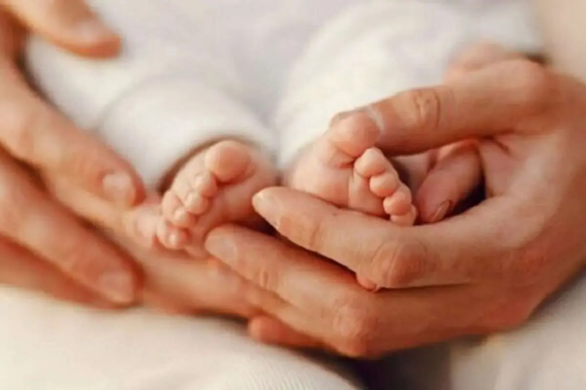 HIV از مادر به نوزاد منتقل می شود؟