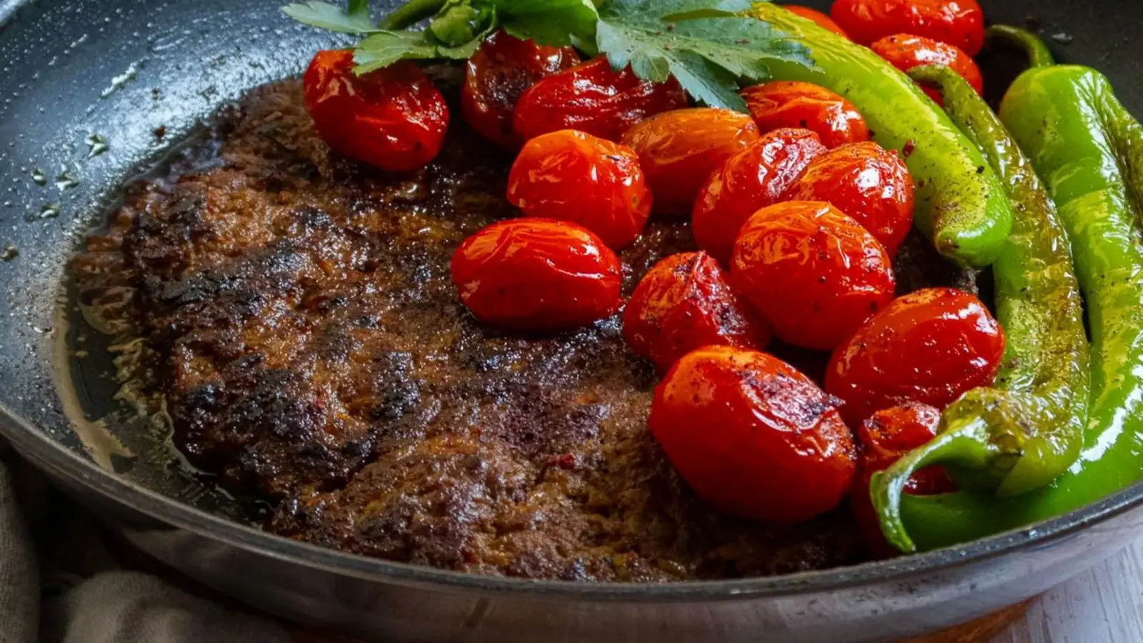 طرز تهیه تاوا کبابی خوشمزه و مخصوص به روش اصیل تبریزی؛ کبابی آبدار و خوش عطر در تابه