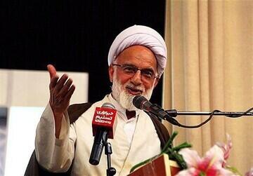  نگرانی خطیب جمعه اراک از کاهش نرخ باروری و بالا رفتن سن ازدواج/ آینده نیروی انسانی در معرض تهدید است