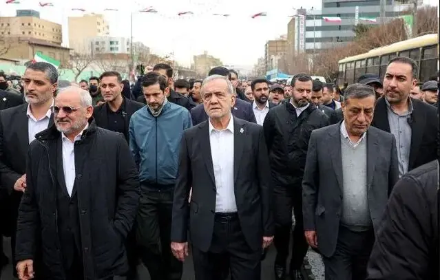  پزشکیان: وحدت و انسجام در تمام مسائل دشمن را ناامید می‌کند