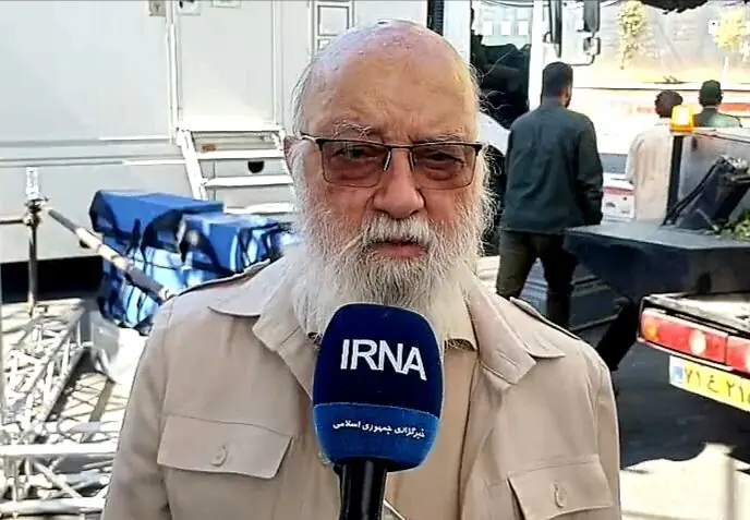 چمران: ملت ایران متحد و منسجم پشت سر رهبری آماده جانفشانی است