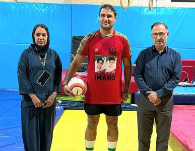 رکورد جهانی کنترل توپ فوتبال به یاد شهدای دبستان شجرهطیبه میناب