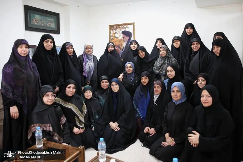  دکتر فاطمه طباطبایی: در نگاه امام، زندگی خوبِ دنیایی، زندگی خوبِ آخرتی ما را تأمین می‌کند/ وقتی درون انسان پر از کینه و آشوب باشد اعتدال وجود ندارد/ امام خمینی قدرت مطلق را می دید برای همین می‌گوید «آمریکا هیچ غلطی نمی‌تواند بکند»