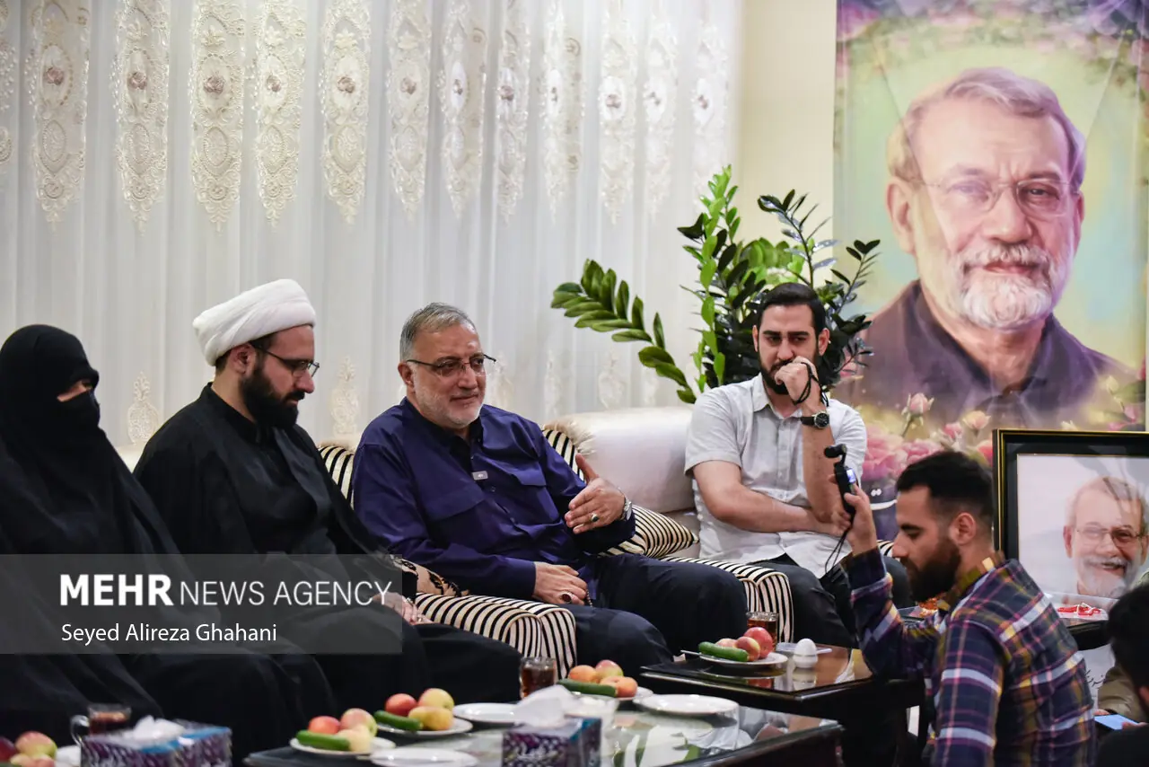  دیدار اصحاب رسانه با خانواده شهید لاریجانی