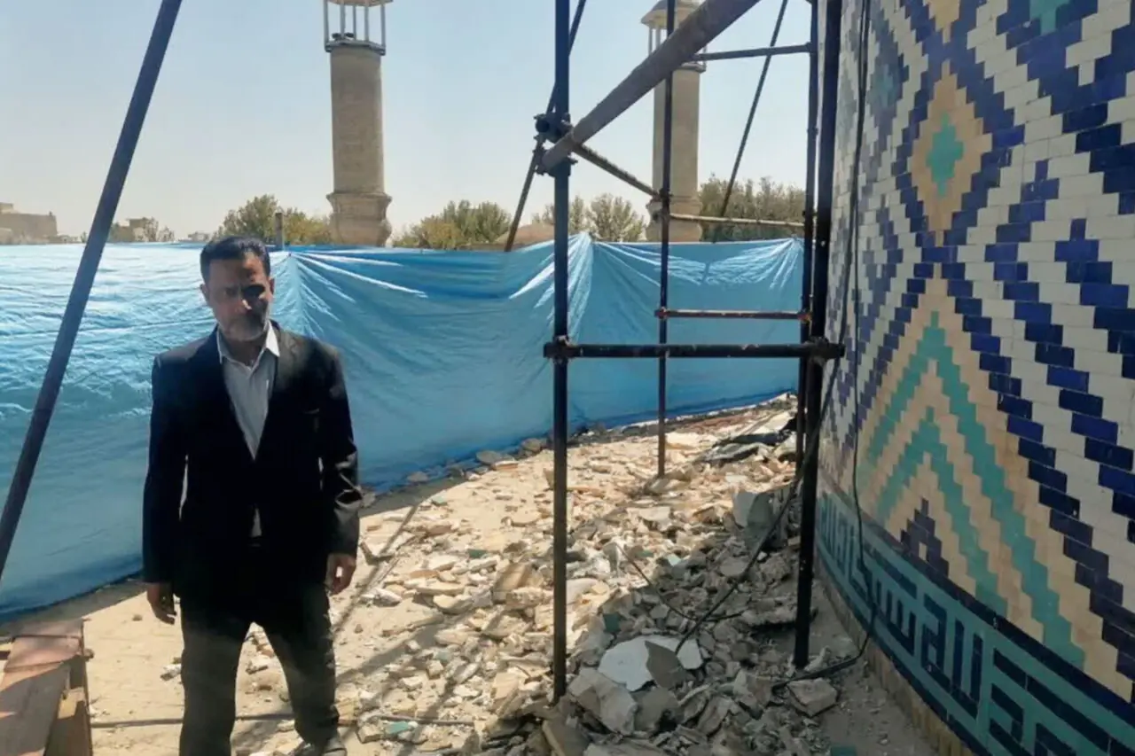 گنبد آستان مقدس امامزادگان هفدهتن(ع)گلپایگان مرمت اضطراری میشود