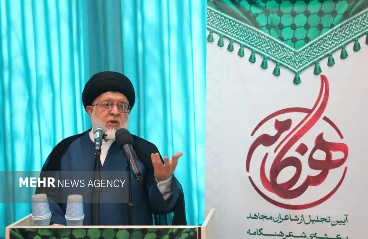  موسوی: شاعران و هنرمندان باید پرچمدار وحدت و انسجام ملی باشد