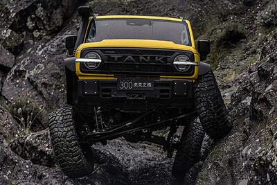  معرفی تانک ۳۰۰ با اکسل صلب، پاسخ چینی‌ها به جیپ رانگلر - پدال