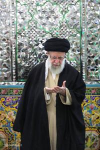  تصویری از حضور رهبر شهید انقلاب در حرم مطهّر حضرت عبدالعظیم حسنی علیه‌السلام